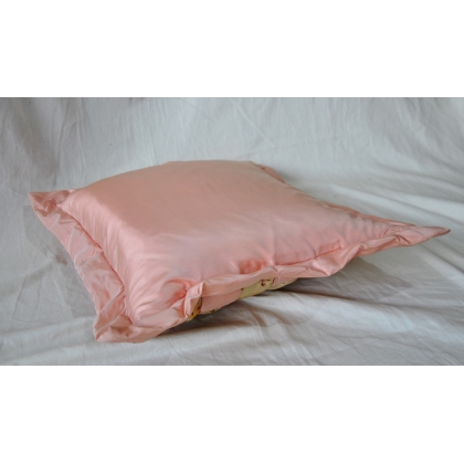 Pink and cream silk chequered cushion at  Moinat SA  - Antiques and home décor