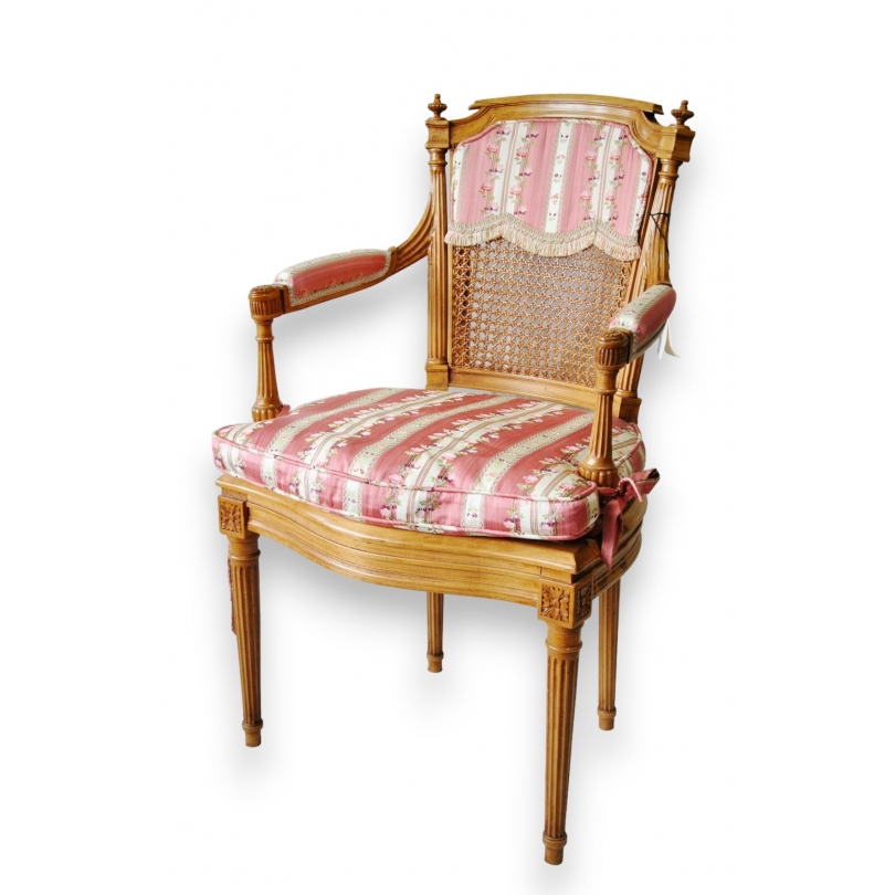 Fauteuil style Louis XVI cabriolet