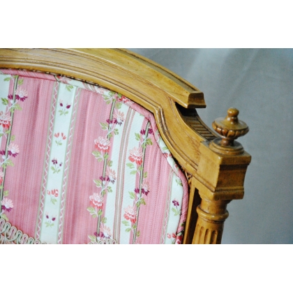 Fauteuil style Louis XVI cabriolet