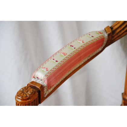 Fauteuil style Louis XVI cabriolet