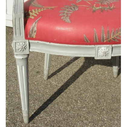 A pair of Louis XVI armchairs with medallion-shaped backs. On  Moinat SA  - Antiques and interior design