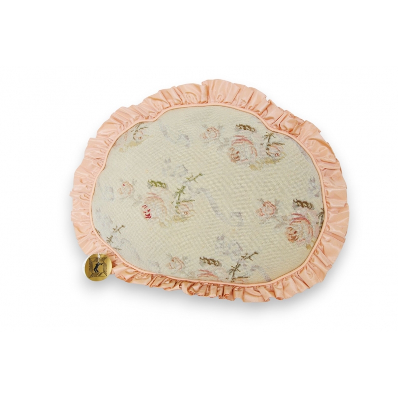 Oval cushion made from antique tapestry at  Moinat SA  - Antiques and home décor
