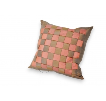 Coussin damier brun et rose