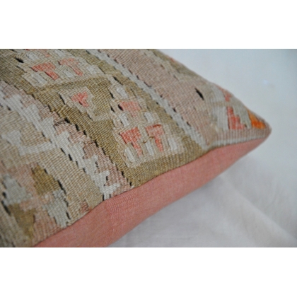 Kilim cushion at  Moinat SA  - Antiques and home décor