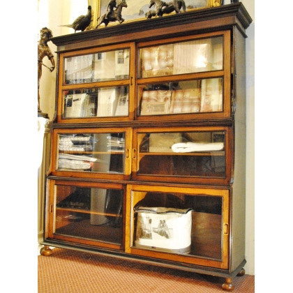  Vitrine "Canary" à portes coulissantes, sur  Moinat SA  - Antiquités décoration