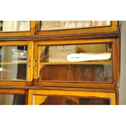  Vitrine "Canary" à portes coulissantes, sur  Moinat SA  - Antiquités décoration
