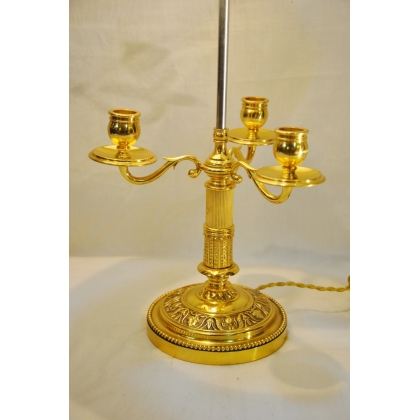  Lampe bouillotte à 3 branches en bronze sur  Moinat SA  - Antiquités décoration