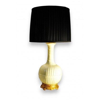  Lampe "FUYANG" en résine couleur sur  Moinat SA  - Antiquités décoration