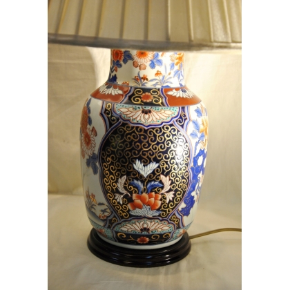  Lampe en porcelaine style Imari sur  Moinat SA  - Antiquités décoration