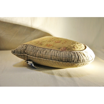 Antique tapestry cushion "Bouquet" by Moinat SA – Antiques and home décor