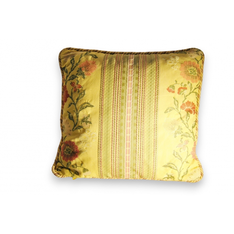 Coussin carré à fleurs et lignes