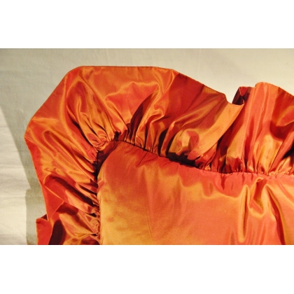 Red silk cushion with a frill at  Moinat SA  - Antiques and home décor