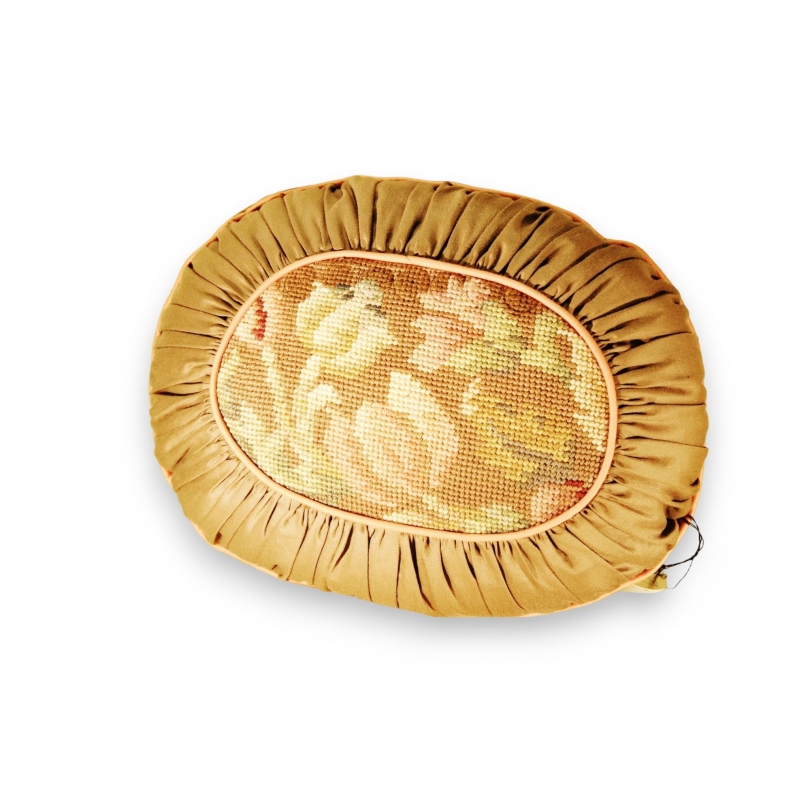 Small oval tapestry cushion by  Moinat SA  - Antiques and home décor