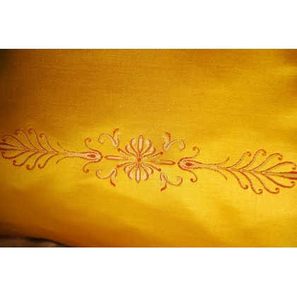 Directoire-style cushion in yellow silk at  Moinat SA  - Antiques and home décor