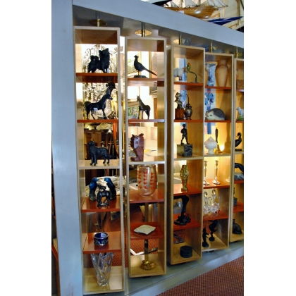 "VIREVOLTE" bookcase in lacquered wood at Moinat SA – Antiques and home décor
