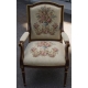 Disque en marbre beige avec support en fer