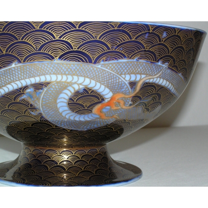 Blue-bottomed bowl with gold decoration, marked ‘Moinat SA’ – Antiques and home décor