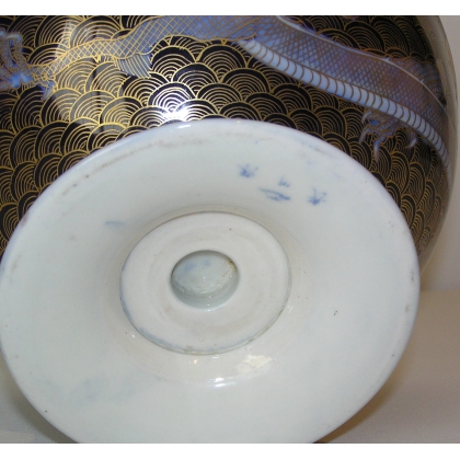 Blue-bottomed bowl with gold decoration, marked ‘Moinat SA’ – Antiques and home décor