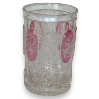 Verre bohême, en cristal taillé. Avec