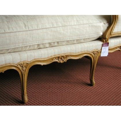 Louis XV chaise longue. Available from Moinat SA – Antiques and home décor