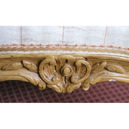 Louis XV chaise longue. Available from Moinat SA – Antiques and home décor