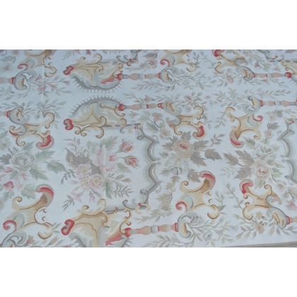  Tapis Aubusson style Bessarabien, sur  Moinat SA  - Antiquités décoration