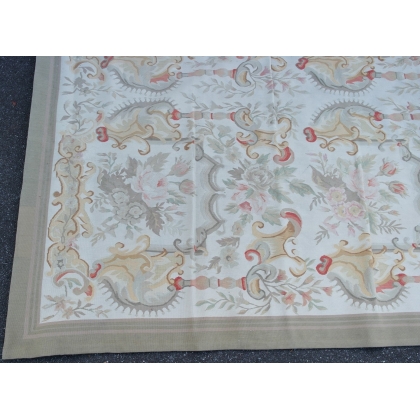  Tapis Aubusson style Bessarabien, sur  Moinat SA  - Antiquités décoration