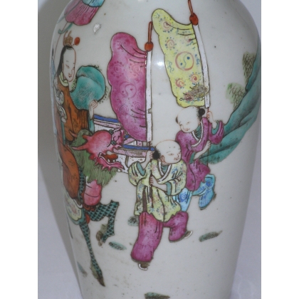  Vase à décor de personnages en fête, en sur  Moinat SA  - Antiquités décoration