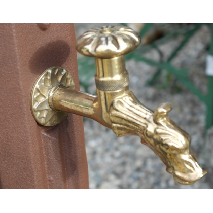 Borne de fontaine "Griffon" en fonte sur  Moinat SA  - Antiquités décoration