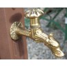  Borne de fontaine "Griffon" en fonte sur  Moinat SA  - Antiquités décoration
