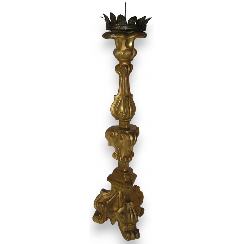 Pique-cierge sculpté en bois doré à