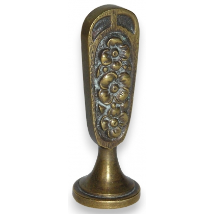 Sceau "HH" en bronze avec décor floral