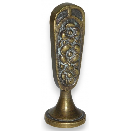 Sceau \"HH\" en bronze avec décor floral