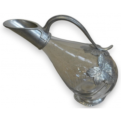 Carafe en cristal avec poignée et col