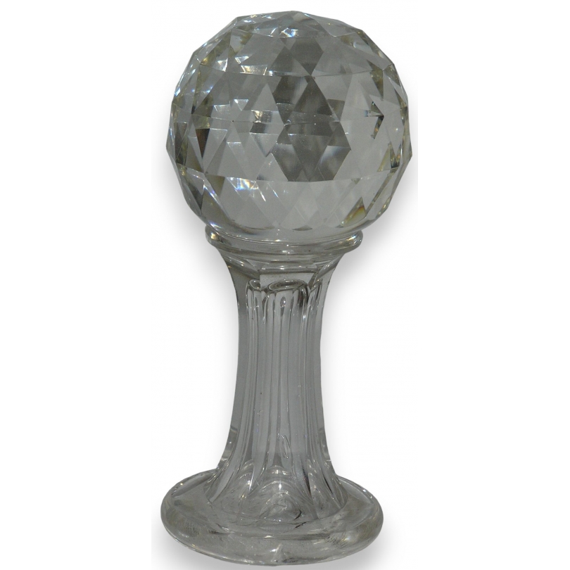 Cut crystal ball on a pedestal by  Moinat SA  - Antiques and decorative items