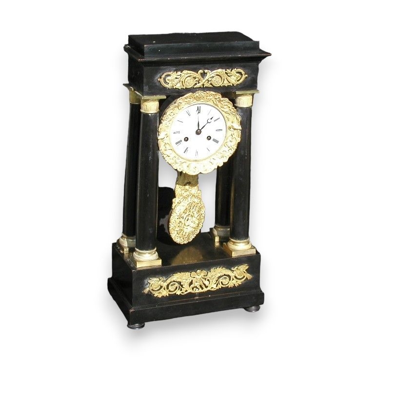 'Restauration' clock, in black lacquer. At Moinat SA – Antiques and Decor