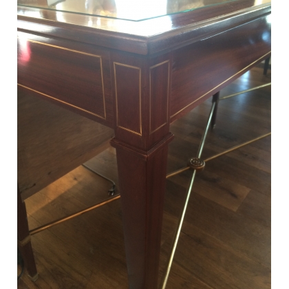  Grande table vitrine en acajou sur  Moinat SA  - Antiquités décoration