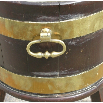 Brass-rimmed wine cooler. at  Moinat SA  - Antiques and home décor