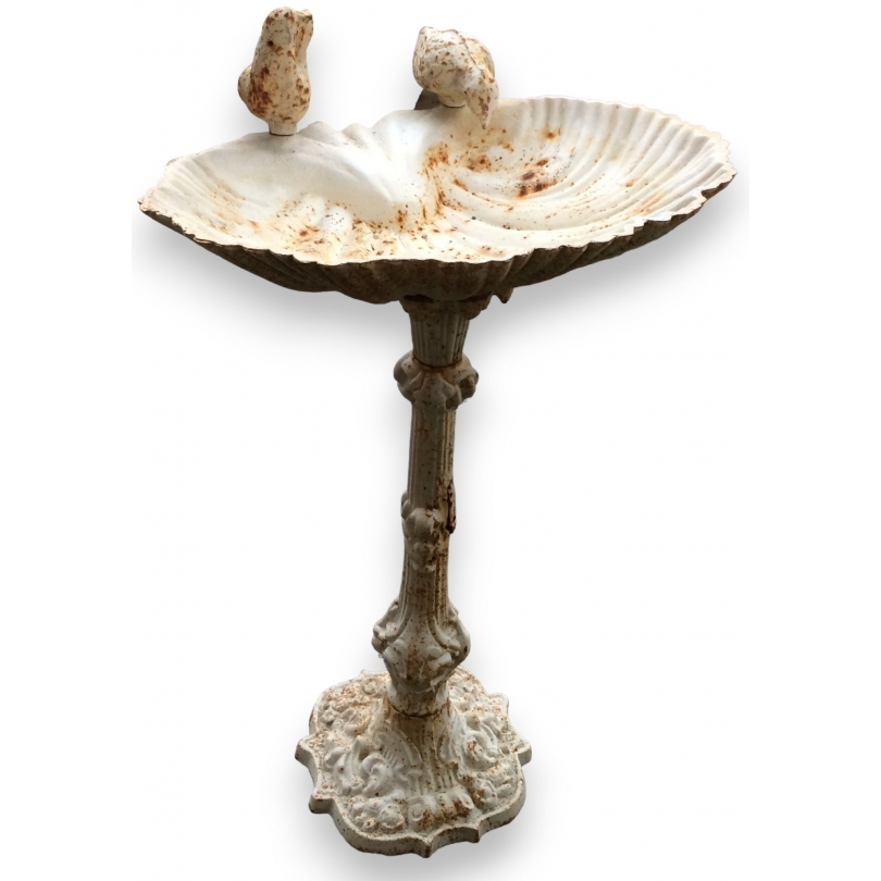  Bain d'oiseau en forme de coquillage, crème sur  Moinat SA  - Antiquités décoration