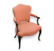 Fauteuil anglais recouvert avec tissu orange.