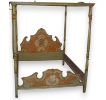 Four-poster bed in painted wood