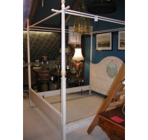 Four-poster bed in painted wood