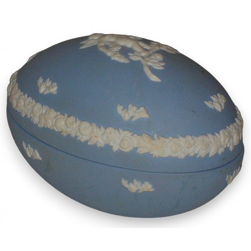 English "Egg" jewellery box, Wedgwood, at Moinat SA – Antiques and home décor