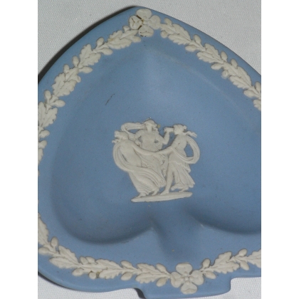 English Wedgwood blue ashtray at  Moinat SA  - Antiques and home décor