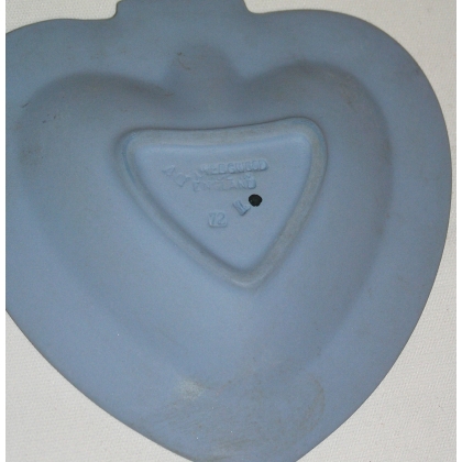 English Wedgwood blue ashtray at  Moinat SA  - Antiques and home décor