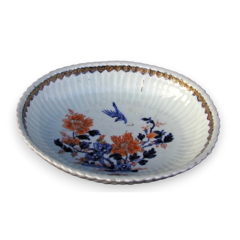 Imari oval scalloped dish. From Moinat SA – Antiques and home décor