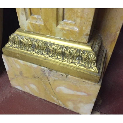  Cheminée Restauration, en marbre jaune sur  Moinat SA  - Antiquités décoration