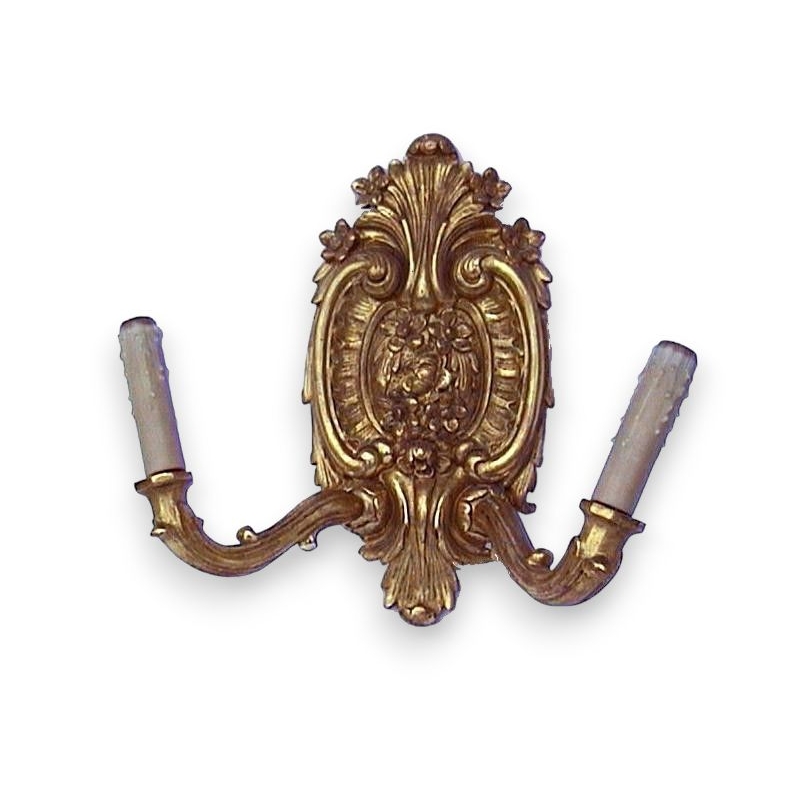 Door knocker, ring-shaped.