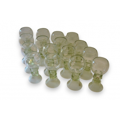 Série de 20 verres vert claire à