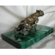 Sculpture "Chien", sur socle en malachite.